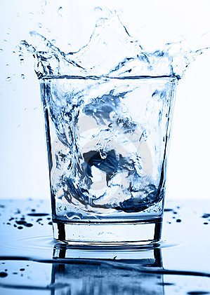 water-splash-glass-16374085